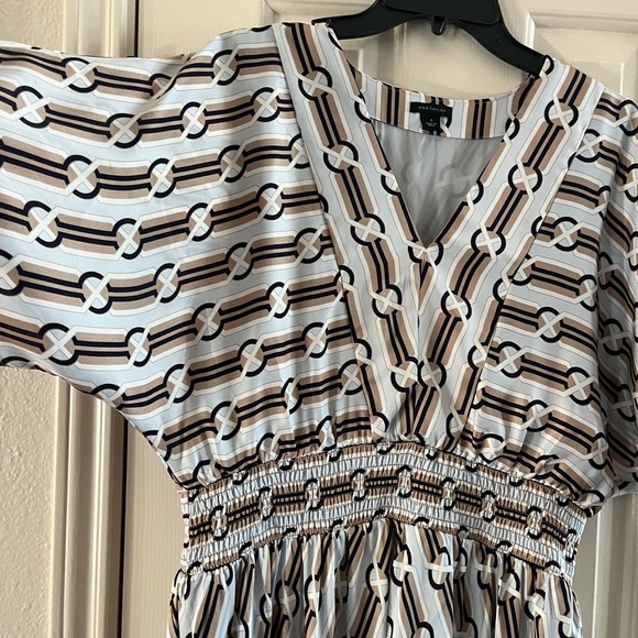 Ann Taylor lined dress.  Excellent condition. Semi-retro print.  Size medium. - Picture 2 of 6